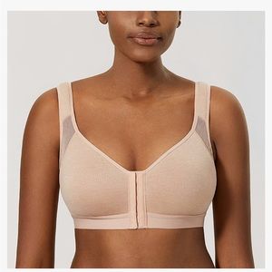 NWT Delimira front close sports bra oatmeal 40g NWT